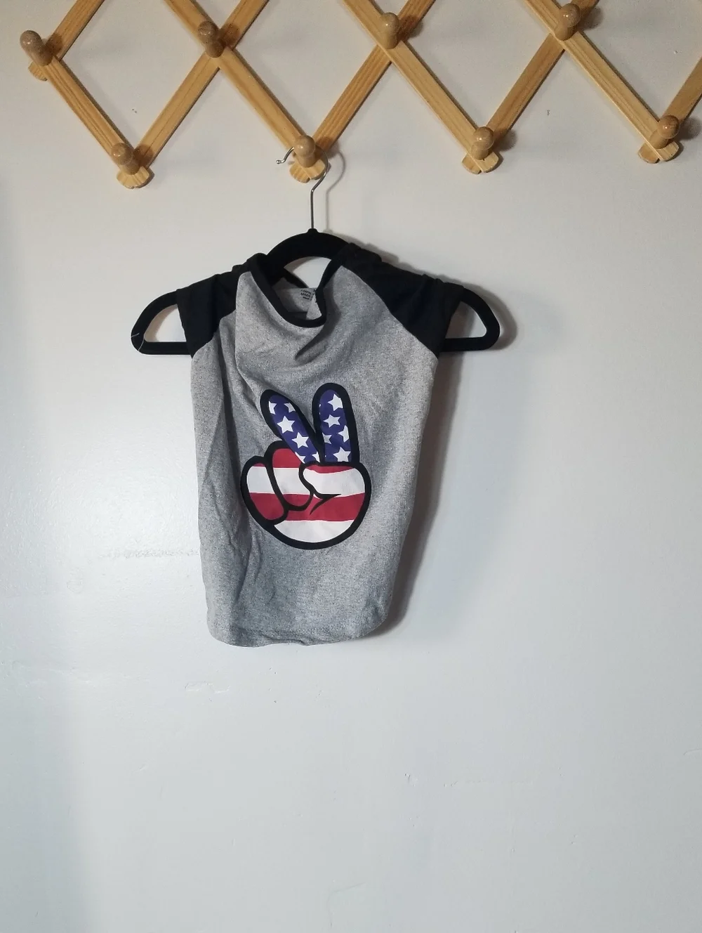 DOG SHIRT WITH PEACH SIGN RED, WHITE, AND BLUE SIZE XL (RUNS SMALLER)